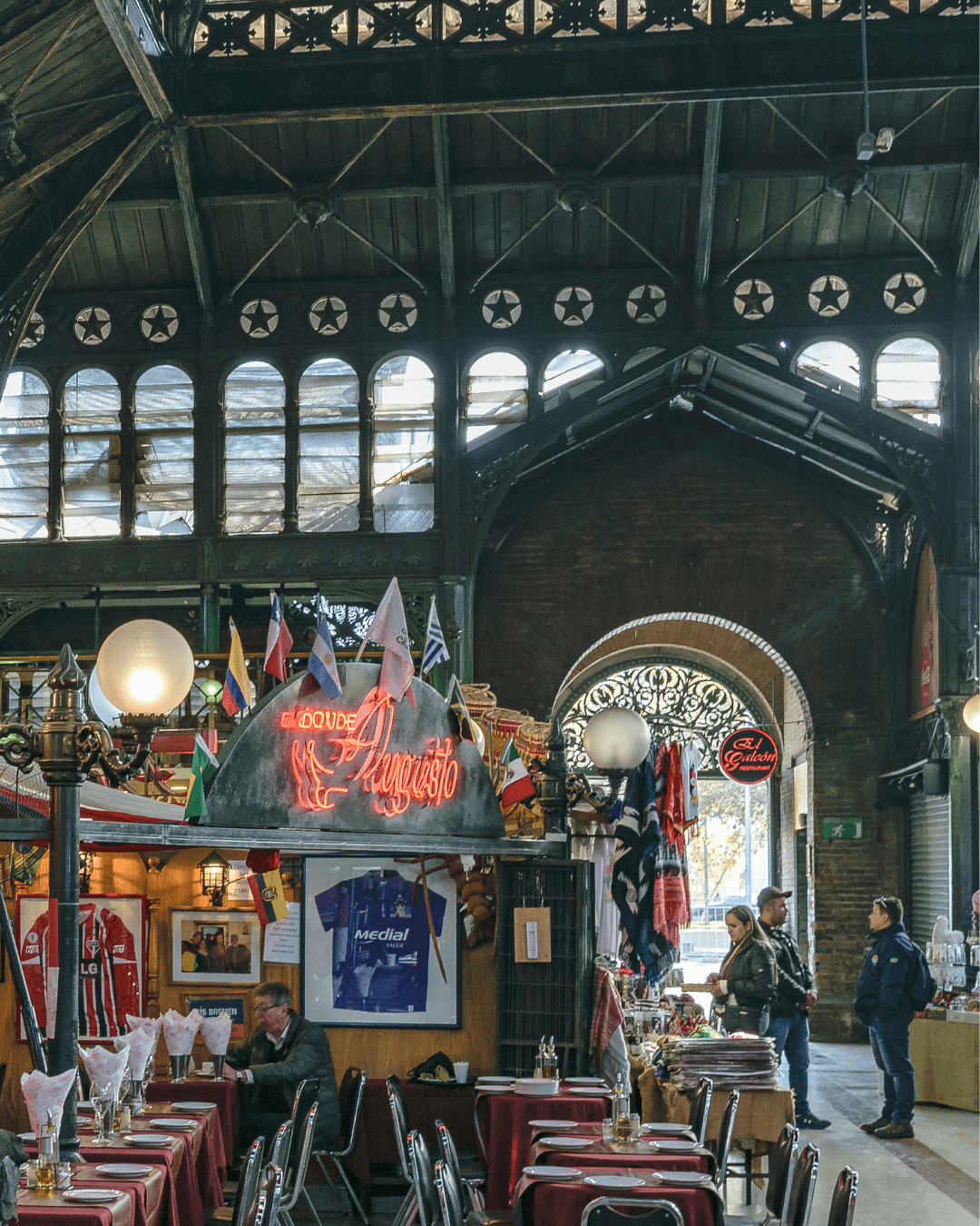 Explora los mercados de Santiago